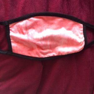 Reversible large facemask